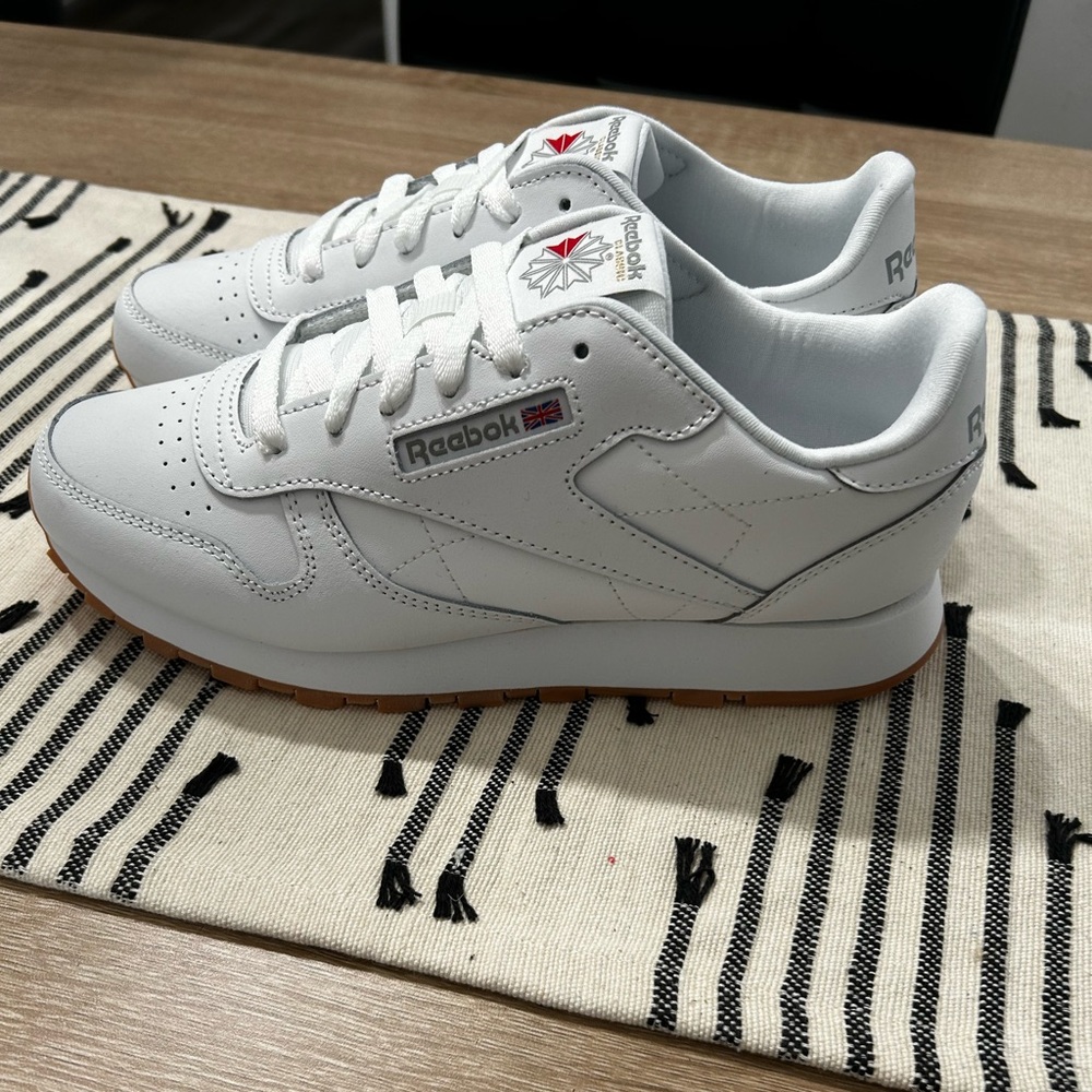 Women’s Reebok classic 7.5